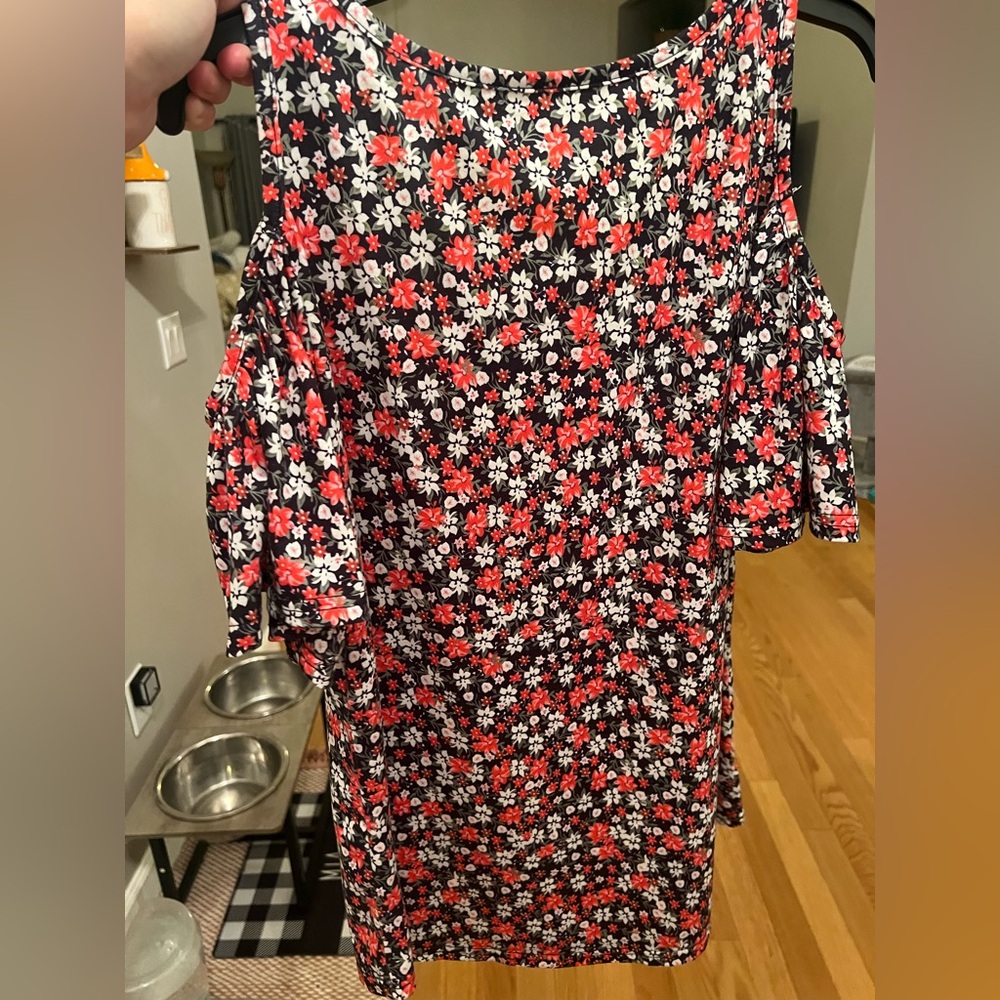 Floral Cut-Out Sleeve Blouse - Picture 8 of 10